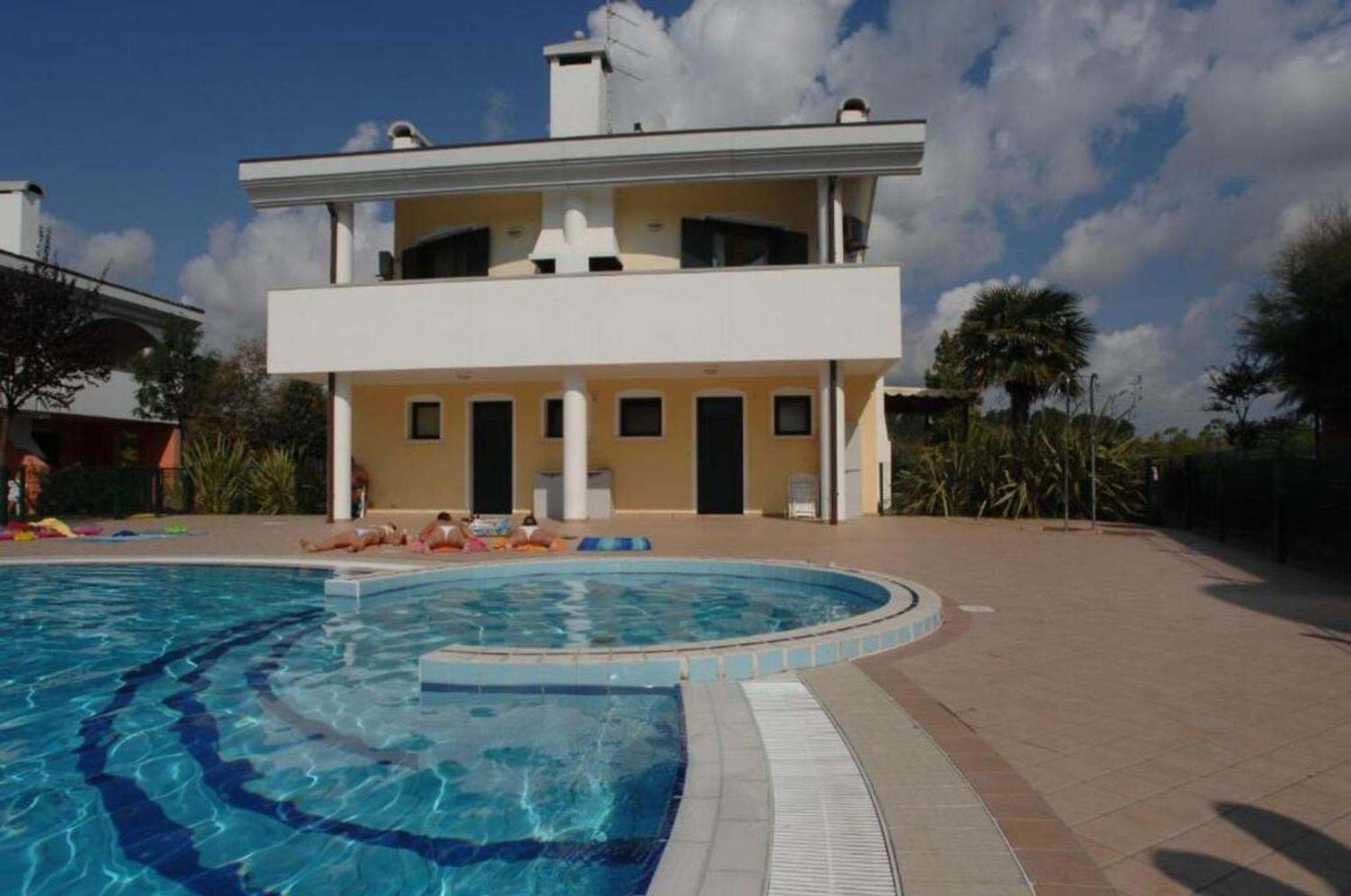 Amazing With Terrace For 5 Guests Bibione